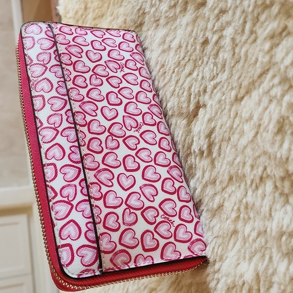 Adorable Like New Coach Heart 3/4 Zippered Long Wallet ❤️🩷🩶 - Picture 5 of 16